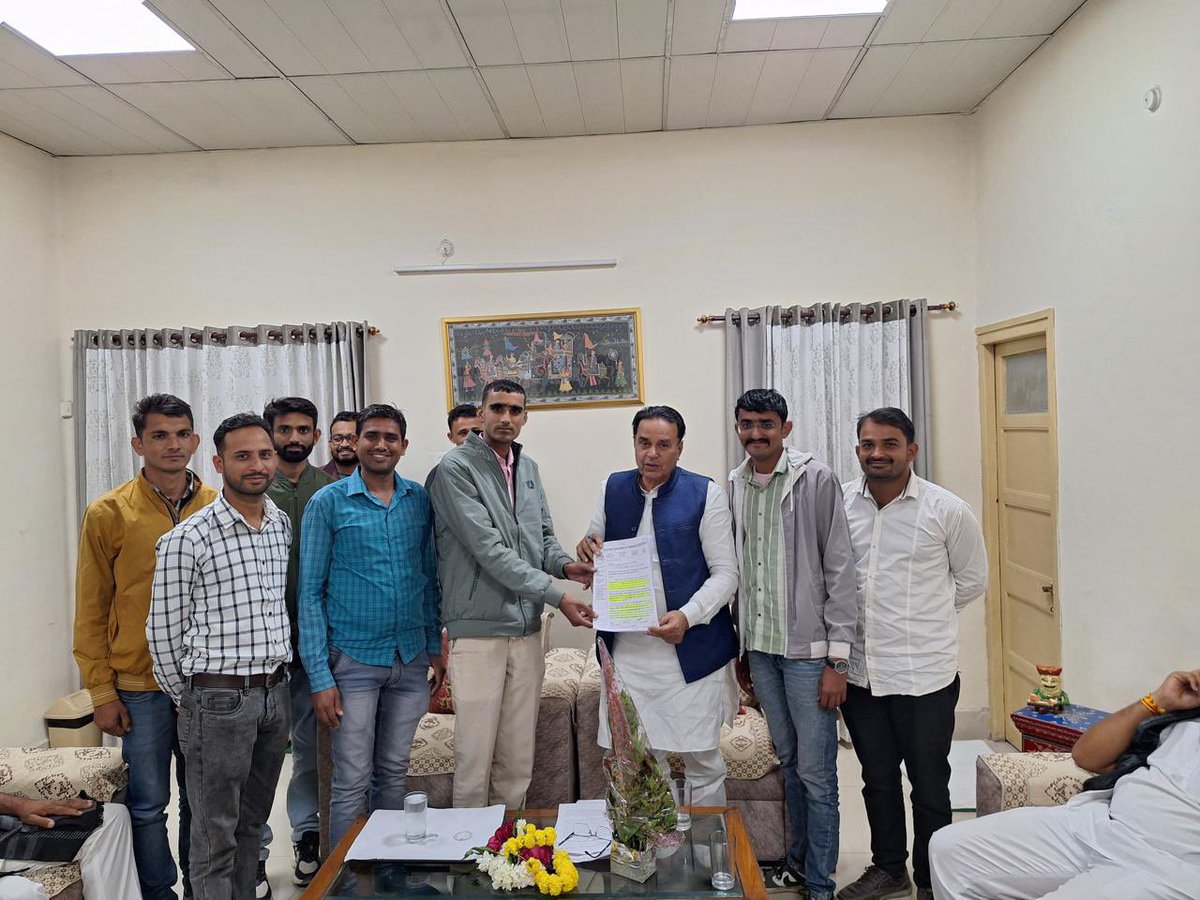 मुख्यमंत्री जी समस्त CHO के द्वारा कोविड काल में हमारे द्वारा स्वास्थ्य सेवाएं दी गई जो आज भी ग्रामीण उप स्वास्थ्य केंद्रों पर दी जा रही है,हमारी मुख्य मांग नियमितीकरण को पूरा करावे जिससे कि प्रताड़ना को कम किया जा सके,ओर स्वास्थ्य सेवाएं दे सके
#CHO_को_नियमित_करो <a href="/BhajanlalBjp/">Bhajanlal Sharma</a>