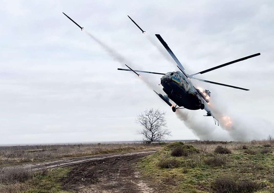 RealAirPower1's tweet image. Ukrainian Mi-8s don’t just haul troops or cargo - they haul ass and let it rip. Check that altitude? 😶🌫️