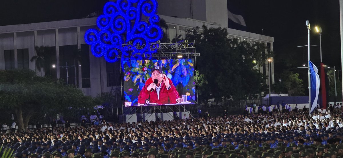 Grillo779's tweet photo. 46/19 #FSLN #Nicaragua en la Plaza de la Fe conmemorando el 46 aniversario de Revolución Sandisnista. ¡Cristiana, Socialista y Solidaria! ¡Viva el Frente Sandinista de Liberación Nacional! ¡Viva #Nicaragua Libre! https://t.co/4UWAH2fIeW