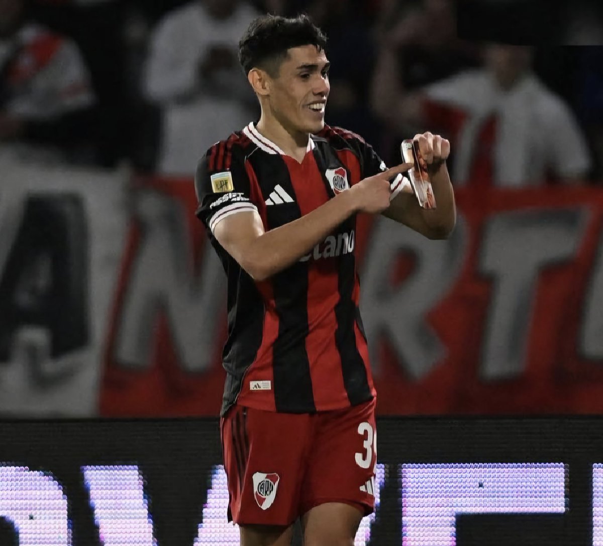 MigueBertolotto's tweet image. #Lencina: "Fue un día soñado. Hoy pude cumplir un sueño que tenía desde chico, cuando empecé a jugar al fútbol y después cuando llegué a River".