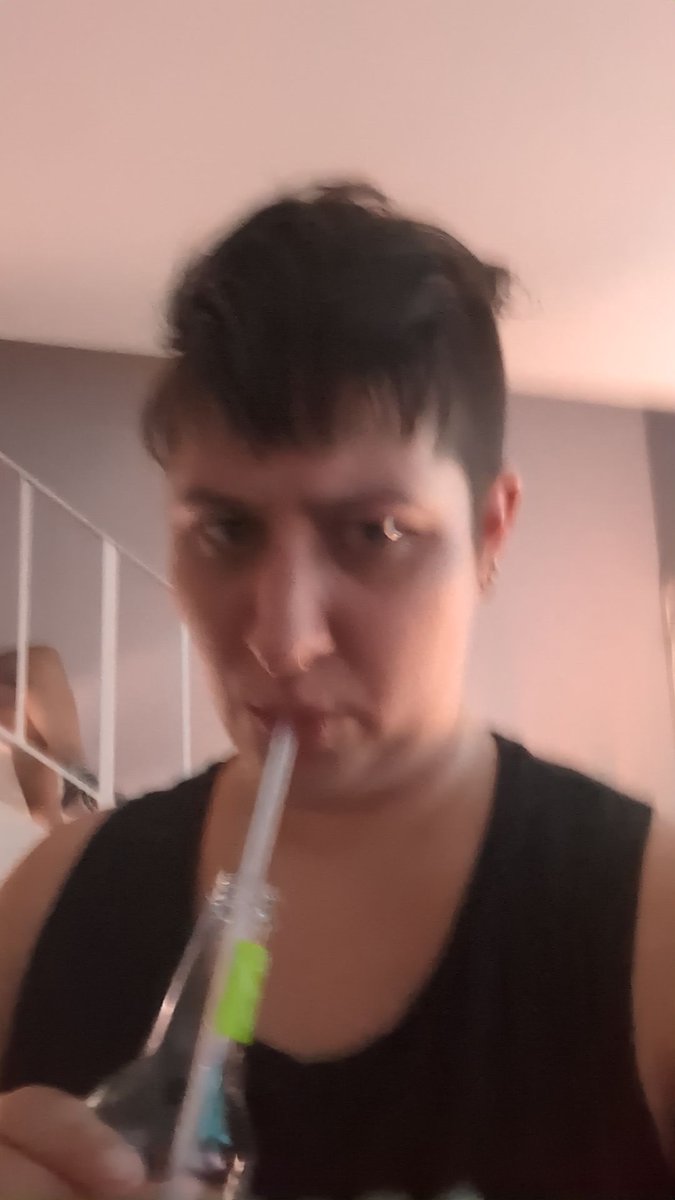 NeeNeeFox's tweet image. Betrayed by my husband and my friends
Iced in my water cup
