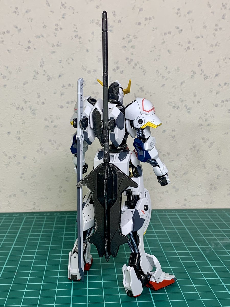 HGバルバトスの希望塗装が終わりました。ε-(´∀｀; )
ここからウェザリングで汚していきたいと思います！٩( ᐛ )و

＃ガンプラ