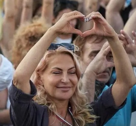 Коги я попиташ, снощи много ли ти разшириха халката....😍