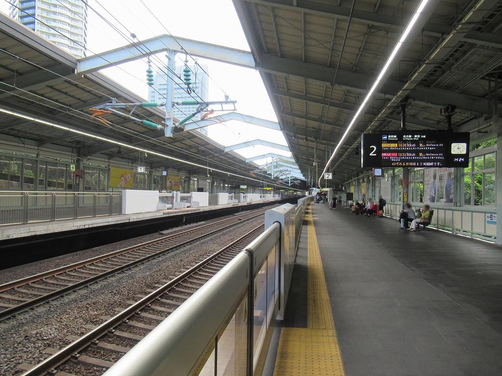 eki_no_mokuroku's tweet image. 2023年、新神戸駅(兵庫県)
#JR西日本 /山陽新幹線
1972年開業、2面2線の高架駅。ドイツ人貿易商・トーマス氏の自宅として1909年頃に建てられ、尖塔の上の風見鶏がシンボルの「風見鶏の館」へは徒歩15分。この地区の異人館では煉瓦の外壁を持つ唯一の建物で、国の重要文化財に指定されています。