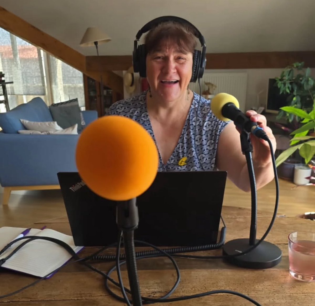 🎙 🎧 LANCEMENT DE NOS PODCASTS

Prendre la parole, raconter, témoigner...
À travers ces podcasts, nous partagerons nos expériences, nos luttes, nos espoirs.

🗣 Ce sera aussi un espace pour celles et ceux qui en sont victimes. Parce que le silence ne doit plus être une option.