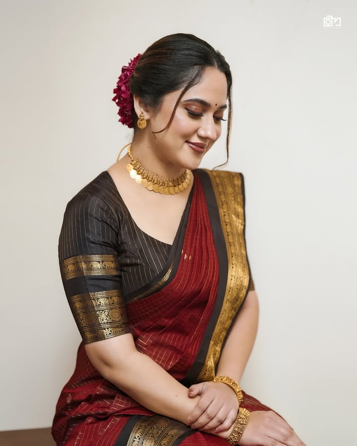 viralvideos16's tweet photo. π― #MiaGeorgeThread
#bollywoodactress #MiaGeorge new Look https://t.co/CmSQ7SUciA