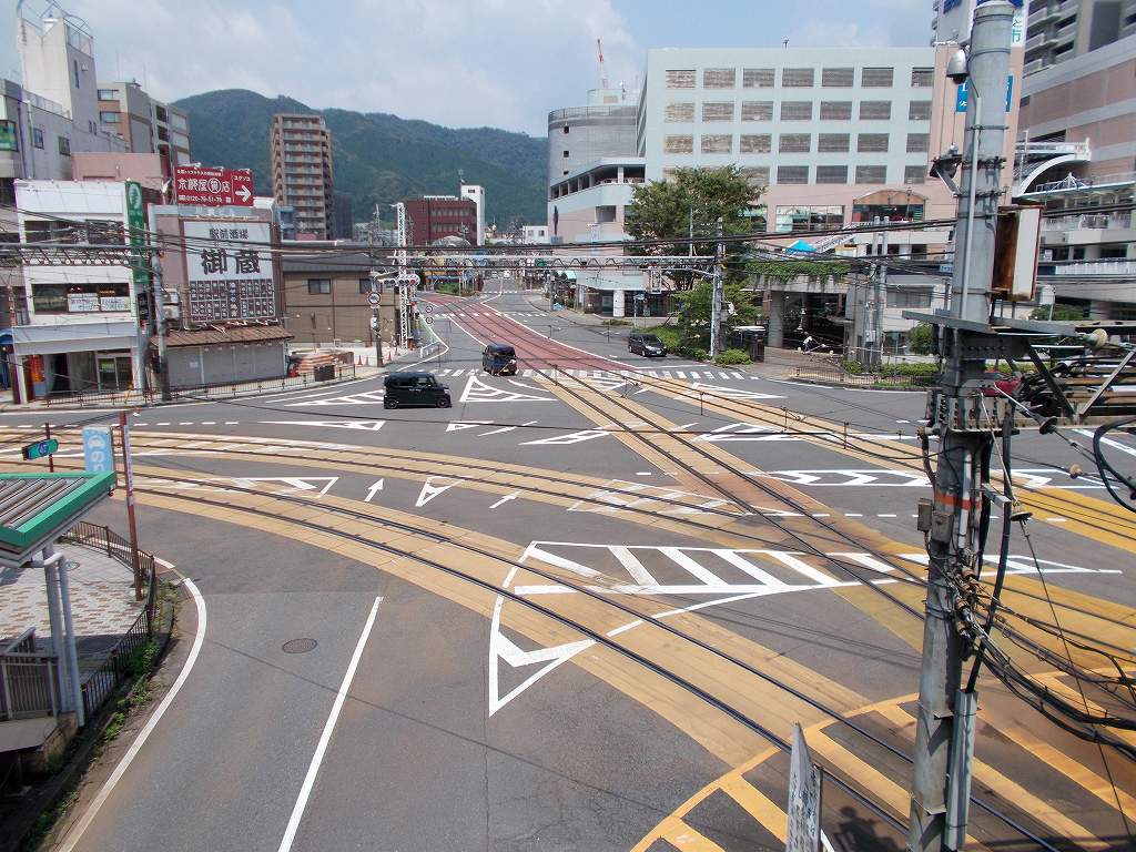 eki_no_mokuroku's tweet image. 2019年、びわ湖浜大津駅(滋賀県)
#京阪電気鉄道 /石山坂本線/京津線
1913年開業、2018年より現駅名の地上駅。駅の湖側にある大津城跡は豊臣秀吉の築城で、関ヶ原の戦で東軍・京極高次が関ヶ原に向かう西軍・毛利元康の大軍を食い止め時間を稼いで東軍を勝利に導いた「大津籠城」で知られています。