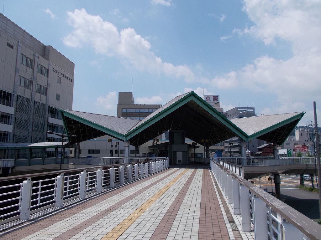 eki_no_mokuroku's tweet image. 2019年、びわ湖浜大津駅(滋賀県)
#京阪電気鉄道 /石山坂本線/京津線
1913年開業、2018年より現駅名の地上駅。駅の湖側にある大津城跡は豊臣秀吉の築城で、関ヶ原の戦で東軍・京極高次が関ヶ原に向かう西軍・毛利元康の大軍を食い止め時間を稼いで東軍を勝利に導いた「大津籠城」で知られています。