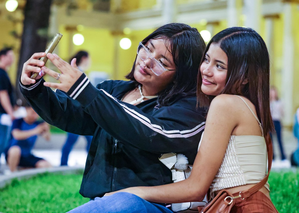 ¡Ahora las familias disfrutan de espacios revitalizados, culturales en el #CentroHistóricoSS! 🏛️🇸🇻

¡Te esperamos para que disfrutes la experiencia en el corazón de San Salvador! 🙂‍↔️
