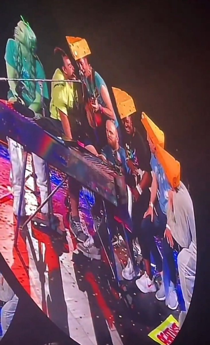 Janniebee73's tweet image. When you wake up to see what last nights songbook was and see Maya, Nabil & Dom 🐘on stage having so much fun👌🏻 Probably the most fun and craziest songbook yet. Well done guys 👏👏 @MSabinM @NAsfari