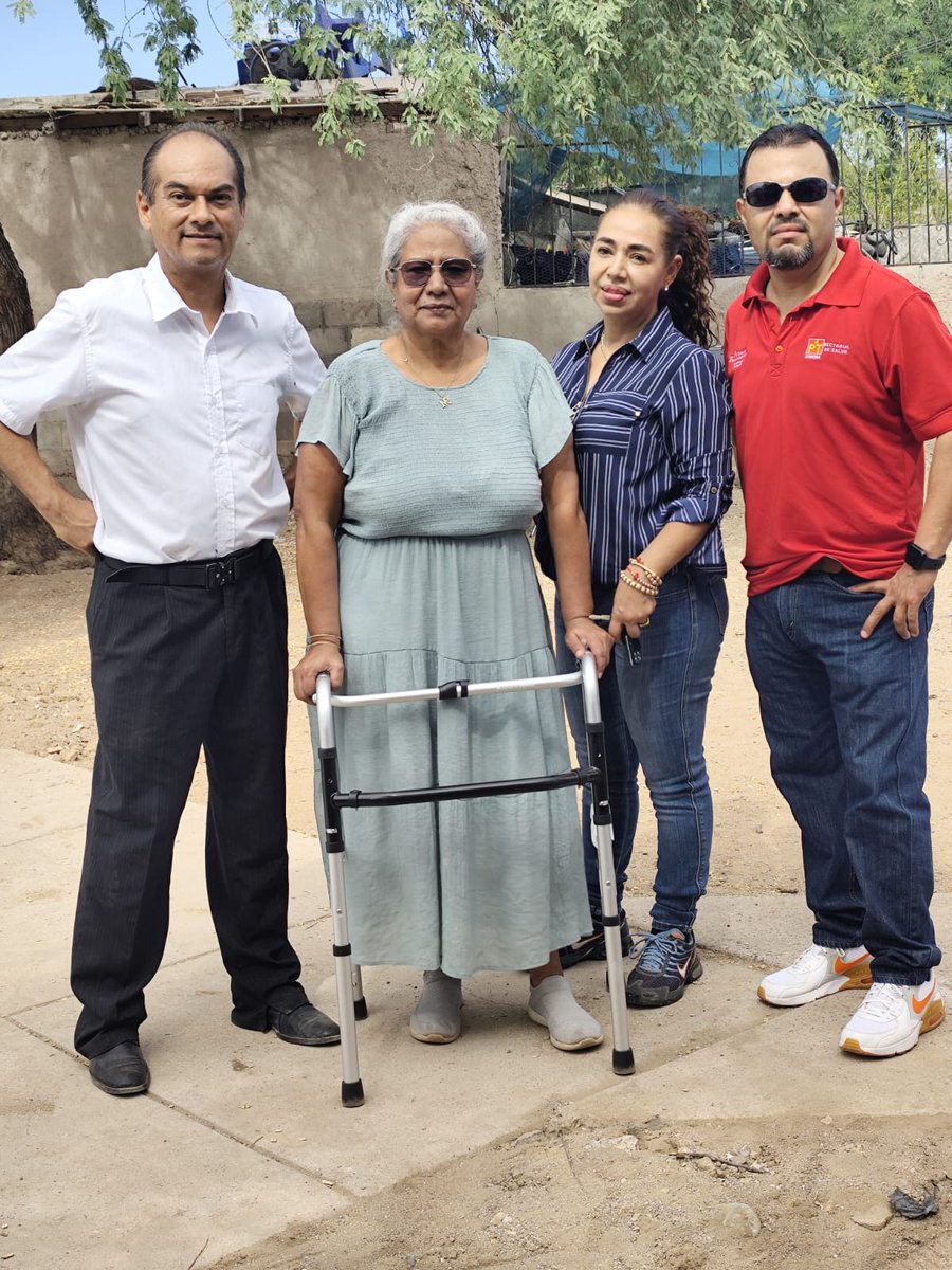 El Enf. Filiberto Ruiz, coord. de Salud del <a href="/PTSonora1/">PT Sonora</a>, llevó atención médica a la colonia Pueblitos:
✅ Donación de medicamentos
✅ Entrega de andadera
✅ Apoyo con despensas
Bajo el liderazgo de <a href="/ramon_flores_/">ramon flores</a> , el PT sigue trabajando por el bienestar. 💪🌱