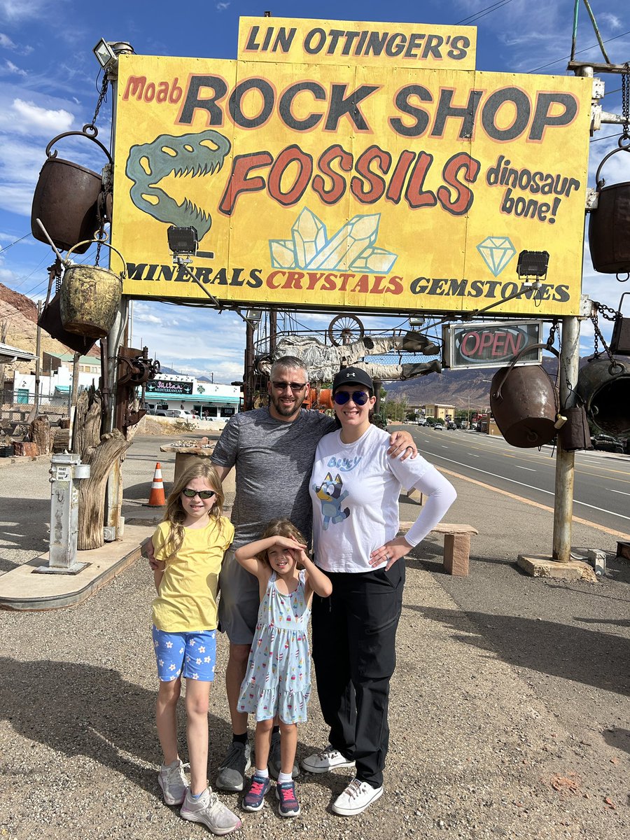 DesiraeC93's tweet image. Made it safely to Salt Lake City for the night. Had fun stopping in Moab for some souvenirs and to show the kiddos the Rock shop with all of the gemstones and fossils. Today was a long day but beautiful too. Glad we got to take this trip after all this summer. These memories will…