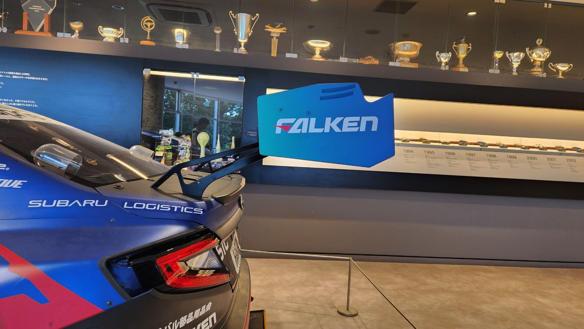 defD11's tweet image. 三鷹のSTI ギャラリーに、WRX NBRチャレンジ2025を見にきました!
毎年アップデートされるのでこの姿で見れるのは今だけ。
オートサロンで展示もしてくれますが、今年は場所が狭くリア回りを見れなかったので、今回見れて良かったです。
ニュルのゼッケンも日本で見るのは珍しいですね。 #sti #NBR24h