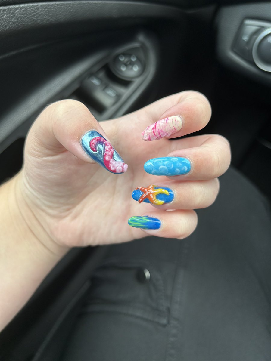 Covered Claws tweet media