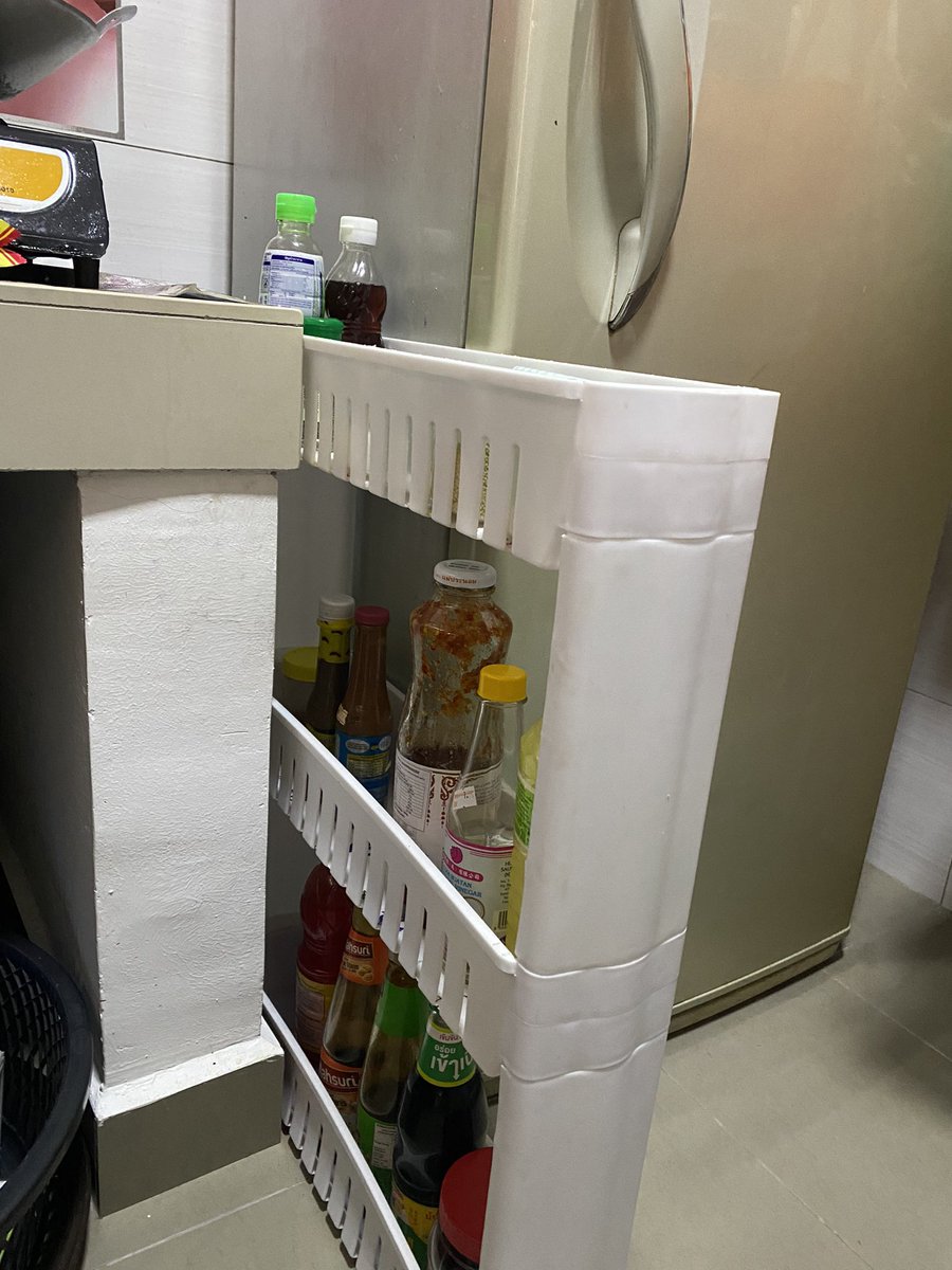 anadhia_'s tweet photo. Paling tk menyesal beli weh. Tgok la muat2 celah antara kabinet dapur &amp; peti sejuk aku. Mmg bagus la reka rak halus mcm ni. 

Senang weh ada tayar ringan je nak tolak.

https://t.co/9ueYI7BiTt https://t.co/L5Bhsl0LHI