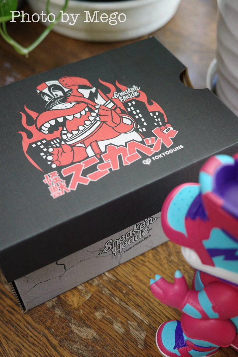megox304's tweet image. TOKYOGUNSさん(@TOKYOGUNS )の怪獣スニーカーヘッド(フラワーカラー)をお迎えしました

ポップな配色がかわいい！
箱もおしゃれなのでセットで飾りたい…

#ソフビ