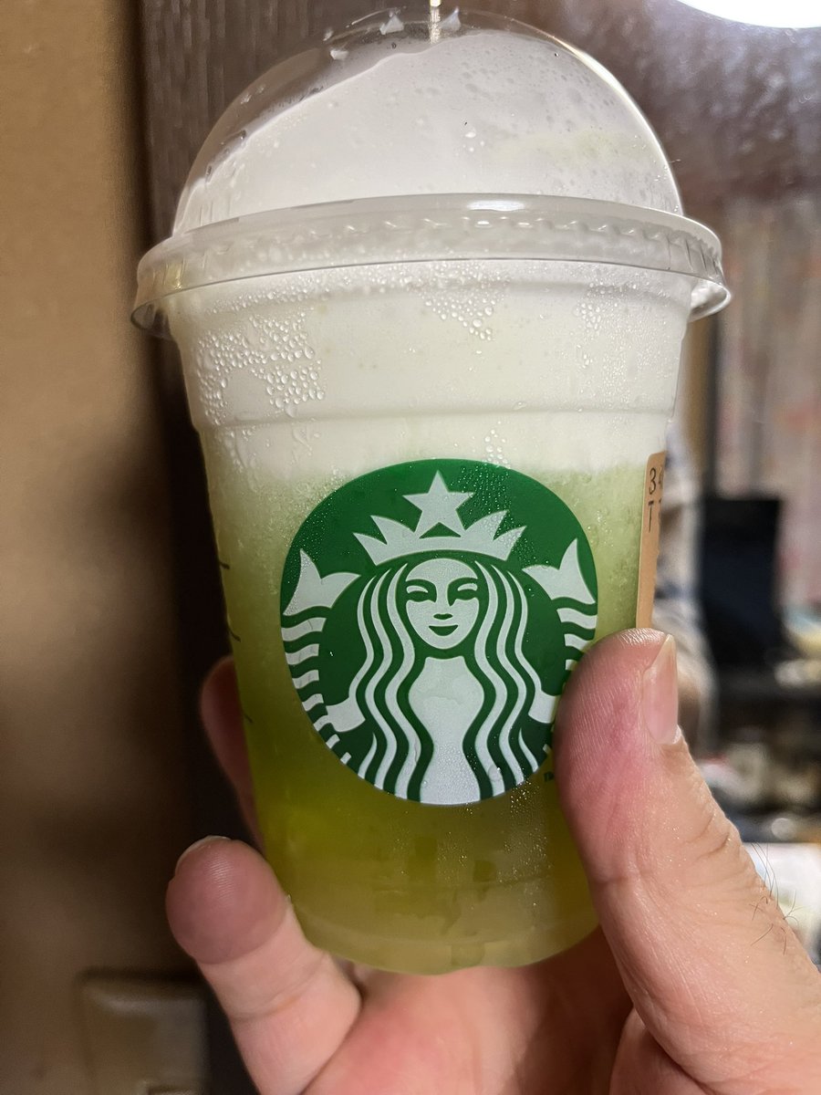 今日も暑いですね🥵水分補給しっかりしてお過ごしくださいね！今日これ飲んで見たよ🥤美味しかったよー😋