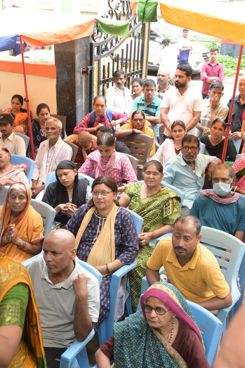 संत गाडगेबाबा ट्रस्टच्या वतीने दादर येथे एक धर्मशाळा चालवली जाते. मुंबईत येणाऱ्या कॅन्सर रुग्णांसाठी व त्यांच्या नातेवाईकांसाठी अतिशय उत्तम व्यवस्था याठिकाणी विनामूल्य केली जाते. या ट्रस्टच्या वतीने आयोजित गप्पासत्रात धर्मशाळेतील कॅन्सरपीडित रुग्णांशी आज गप्पा झाल्या. त्यांनी