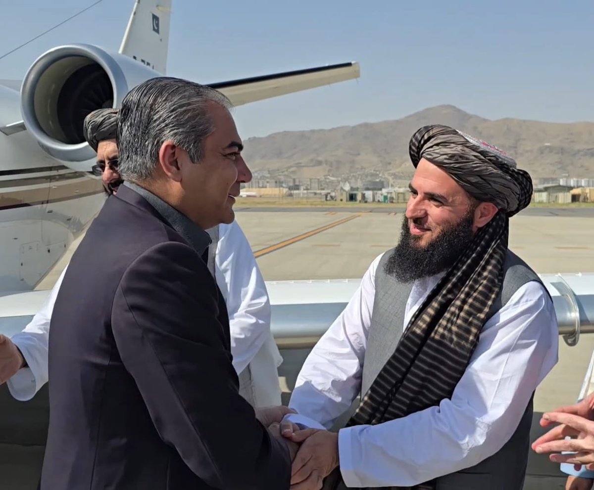 AmbassadorSadiq's tweet image. Federal Interior Minister Syed Mohsin Naqvi, accompanied by SAPM/Special Representative for Afghanistan Ambassador Mohammad Sadiq and Secretary Interior, arrived in Kabul, where the delegation was warmly received by Deputy Interior Minister Molvi Muhammad Nabi Umari.
