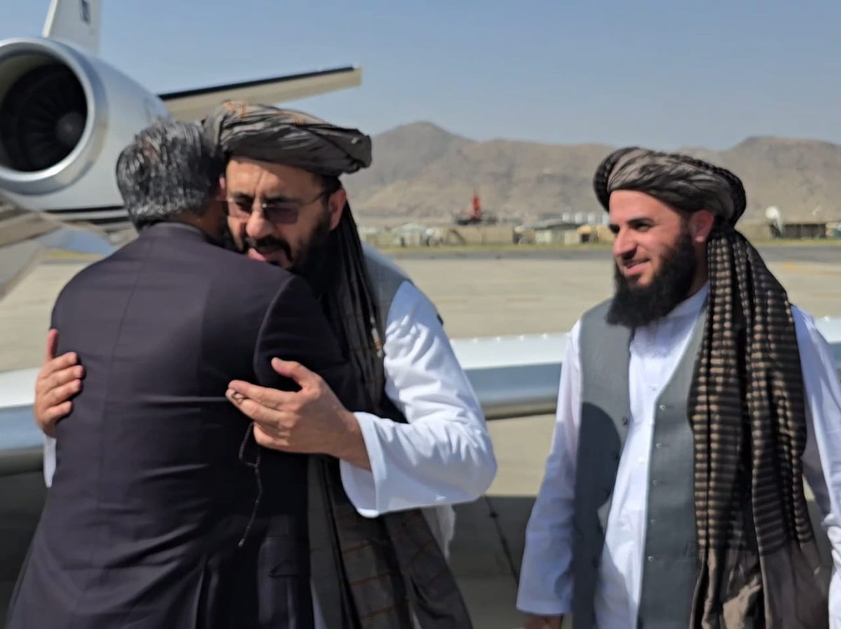 AmbassadorSadiq's tweet image. Federal Interior Minister Syed Mohsin Naqvi, accompanied by SAPM/Special Representative for Afghanistan Ambassador Mohammad Sadiq and Secretary Interior, arrived in Kabul, where the delegation was warmly received by Deputy Interior Minister Molvi Muhammad Nabi Umari.