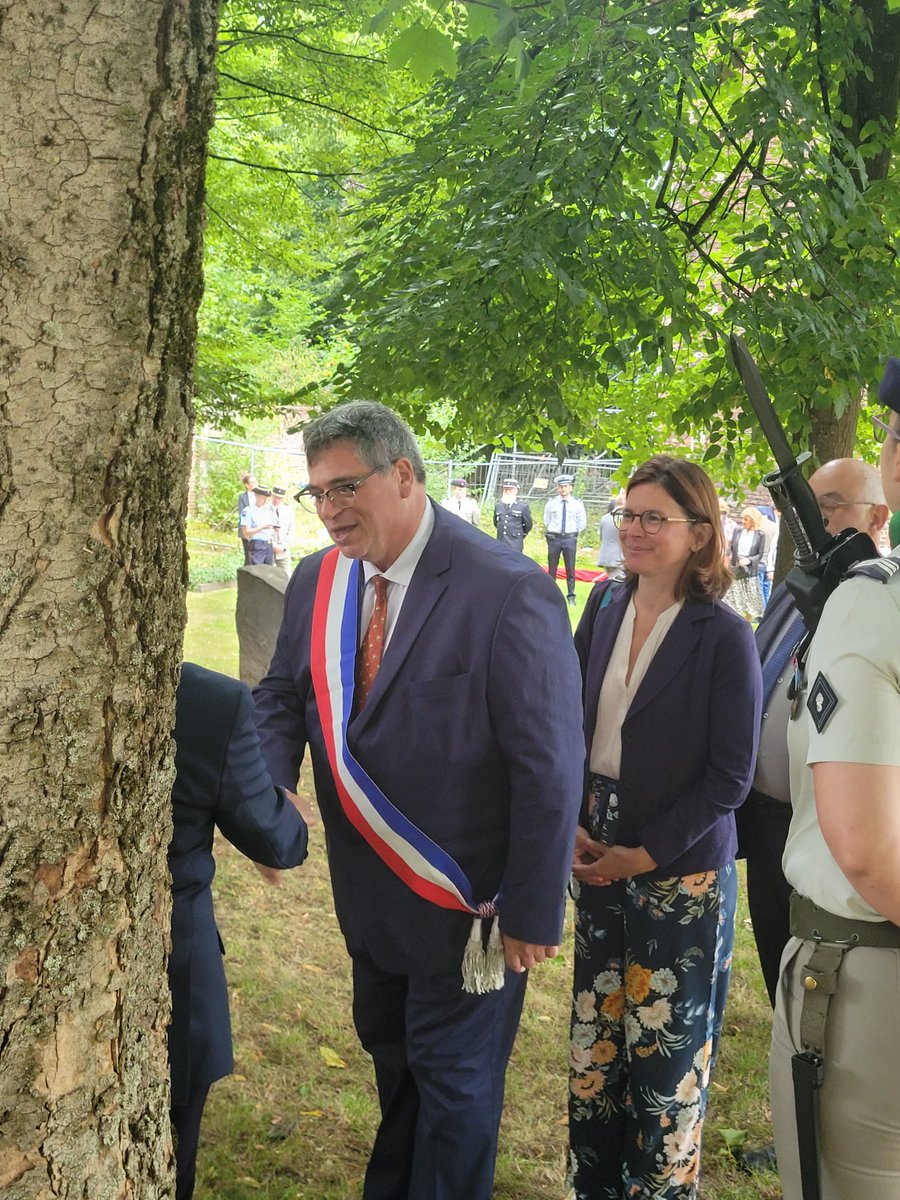 Lille_en_commun's tweet image. Le 16 juillet 1942, + de 13000 juifs sont arrêtés par la police française, puis déportés.
Réunis ce matin en mémoire aux victimes des crimes racistes et antisémites de l’État français, & pour rendre hommage aux Justes de France, qui ont su écouter leur conscience #devoirdemémoire