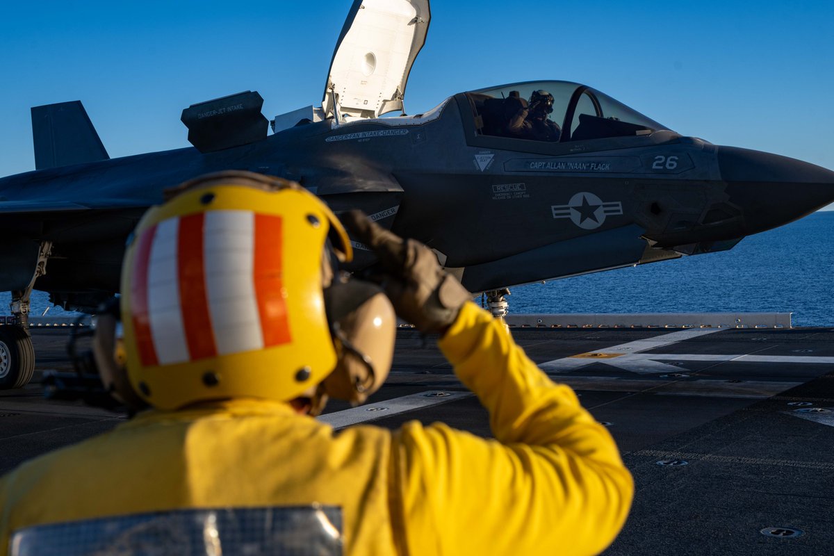 31stMeu's tweet image. 馃搷Coral Sea, July 15, 2025.
@USMC aircraft assigned to VMFA 242, and VMM 262 (Rein.), 31st MEU, conduct flight operations as a part of #TalismanSabre25.
(@USNavy 馃摳 by MC Seaman Sam McNeely)
@DefenceAust @USEmbAustralia @DeptofDefense
#Lethality #Readiness #AlwaysReady #TS25