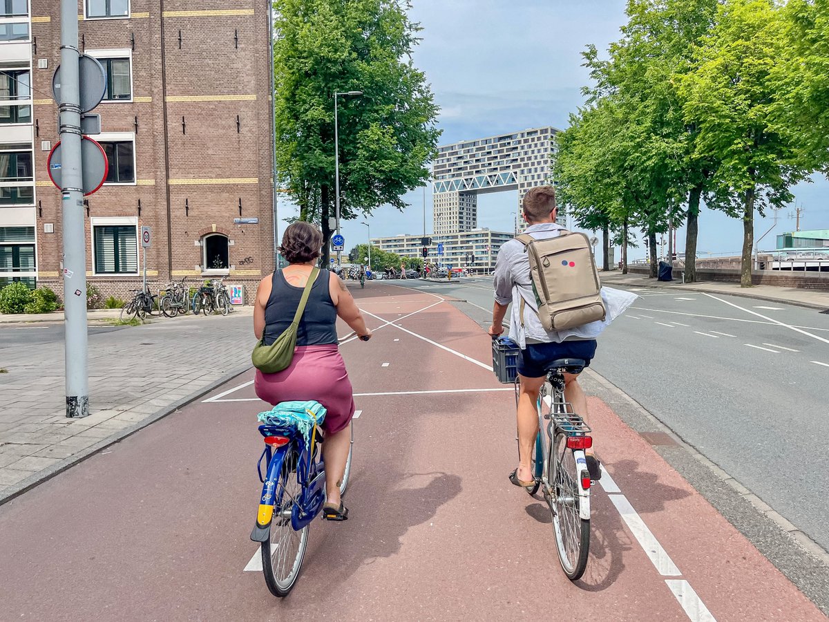 modacitylife's tweet image. The blue-and-yellow OV-fiets gets a lot of attention as a tool for transportation, but is also a critical tool for recreation.
Like enabling a spectacular Saturday rolling, splashing, and dining through Amsterdam's streets.
Quality of life, powered by a quality mobility system.