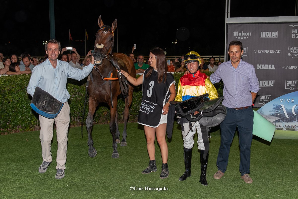 A.E.G.R.I. (@aegri1955) on Twitter photo 🏇🌙📷 Algunas imágenes de una victoria histórica.
🏇 <a href="/danideeusebio17/">Daniel De Eusebio Jiménez</a>
🐴 XERAC (Camelot)
🎩 Yeguada AGF
🧢 <a href="/ArizkorretaR/">Arizkorreta Racing</a>
👏Enhorabuena, Dani, no es fácil ganar debutando, y menos montando a 67,5Kg pesando 41Kg!!
<a href="/HipodromoMadrid/">Hipódromo de La Zarzuela</a>
📷 <a href="/LuisHorcajada66/">LUIS HORCAJADA</a> 🏇🌙📷 Algunas imágenes de una victoria histórica.
🏇 <a href="/danideeusebio17/">Daniel De Eusebio Jiménez</a>
🐴 XERAC (Camelot)
🎩 Yeguada AGF
🧢 <a href="/ArizkorretaR/">Arizkorreta Racing</a>
👏Enhorabuena, Dani, no es fácil ganar debutando, y menos montando a 67,5Kg pesando 41Kg!!
<a href="/HipodromoMadrid/">Hipódromo de La Zarzuela</a>
📷 <a href="/LuisHorcajada66/">LUIS HORCAJADA</a>