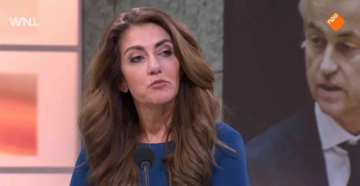 WimdenOudsten's tweet image. Met haar grote bek.
Van 2015 tot 2017 was VVD’er Klaas Dijkhof verantwoordelijk voor asiel en migratie.
Van 2017 tot 2019 was VVD’er Mark Harbers verantwoordelijk voor asiel en migratie.
Van 2019 tot 2022 was VVD’er Ankie Broekers-Knol verantwoordelijk voor asiel en migratie.
Van…