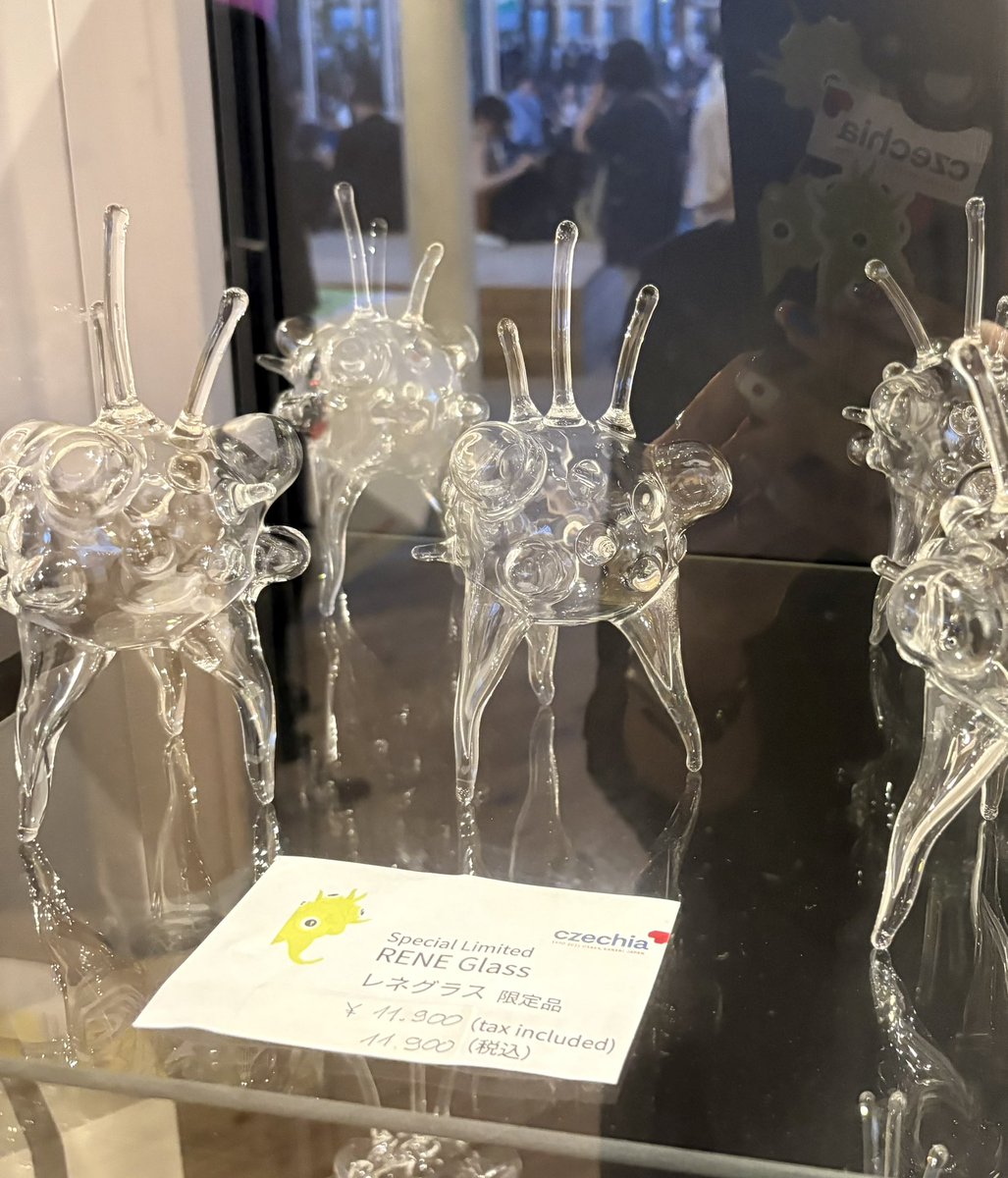 sumi_expo's tweet image. か、か、買えました!😭💚(汗だく💦
15000円のつもりで来たから
絵本は実質無料で手に入れた!
(3900円払いましたw)
相互の方、先程絵本の事教えて頂き、
ありがとうございますぅぅ😭🙇♀️
あとはレネちゃん御神体を
割らずに持って帰るとこまでが
私のクエストミッションになる😇