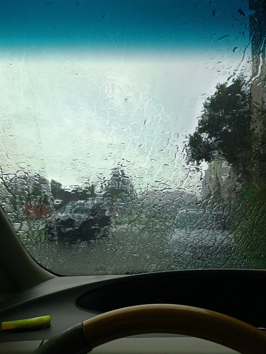 Цілу дорогу смажило сонечко, приїхав у Хмельницький і знову дощ. 🤬