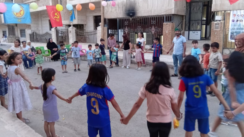 MLKP_IB's tweet image. In Qamishlo, a children's festival was held in memory of the Suruç martyrs. One of their dreams was a Children's Park, and today, we honor that vision. Long live the dreams of the 33! #Suruç