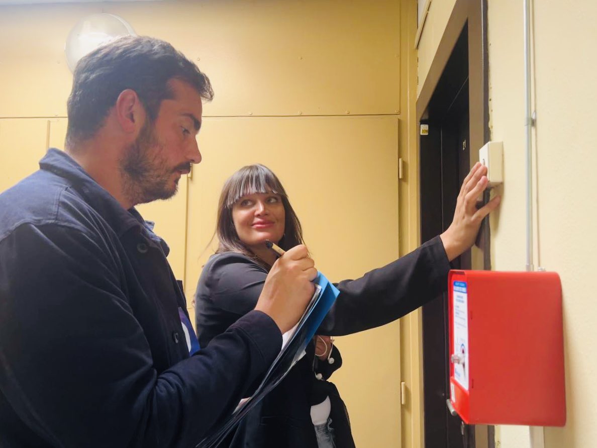 AlexandraMortet's tweet image. 4e jour des #CaravanesPopulaires à Rouen : 400 portes toquées.
« C’est encore nous qui allons payer, jamais les plus riches ». La colère est grande après les annonces de Bayrou, nous censurerons !
Merci aux militants, à @alma_dufour et @Maxime_DaSilva_ pour leur accueil.