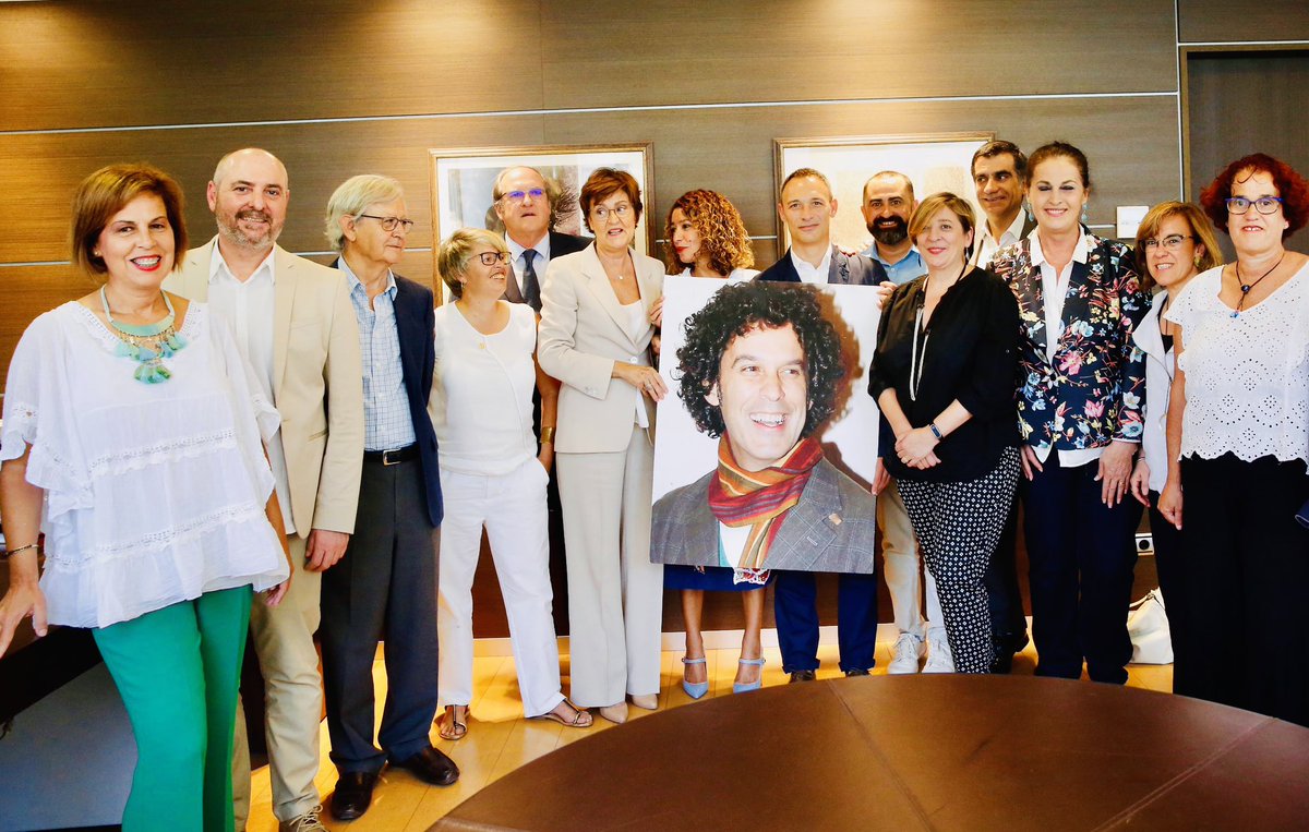 FPedroZerolo's tweet image. Hoy 20 de julio, conmemoramos el 65 aniversario del nacimiento en Caracas de nuestro querido Pedro Zerolo.🎂♥️
También celebramos su legado cumpliendo el 7º aniversario de la constitución de la Fundación Pedro Zerolo, que mantiene su legado y extiende su activismo igualitario.🌹