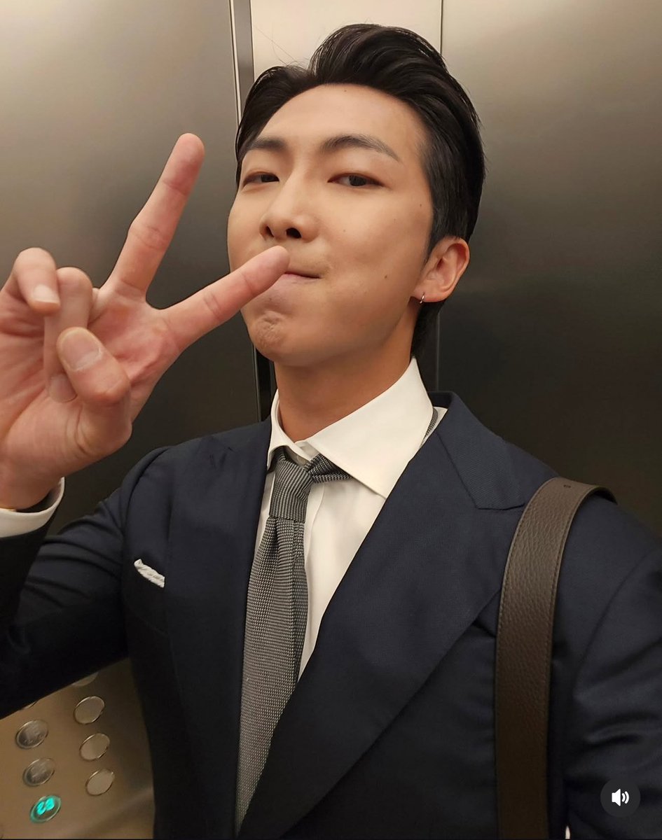 Namjoon, casa comigo? Assim por  pena mesmo