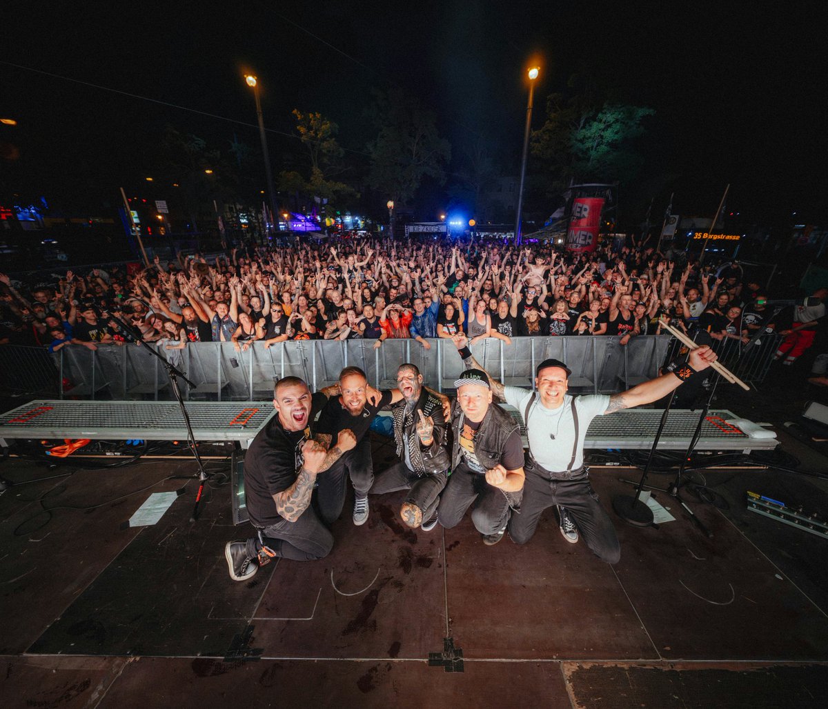 DANKE 🖤 @sommeramkiez für diesen geilen Sommerabend, ihr ward meeega 😎🤘🏻🍻🔥! Für alle die heuer kein Ticket bekommen haben: Wir kommen 2026 wieder nach Augsburg ✌🏻