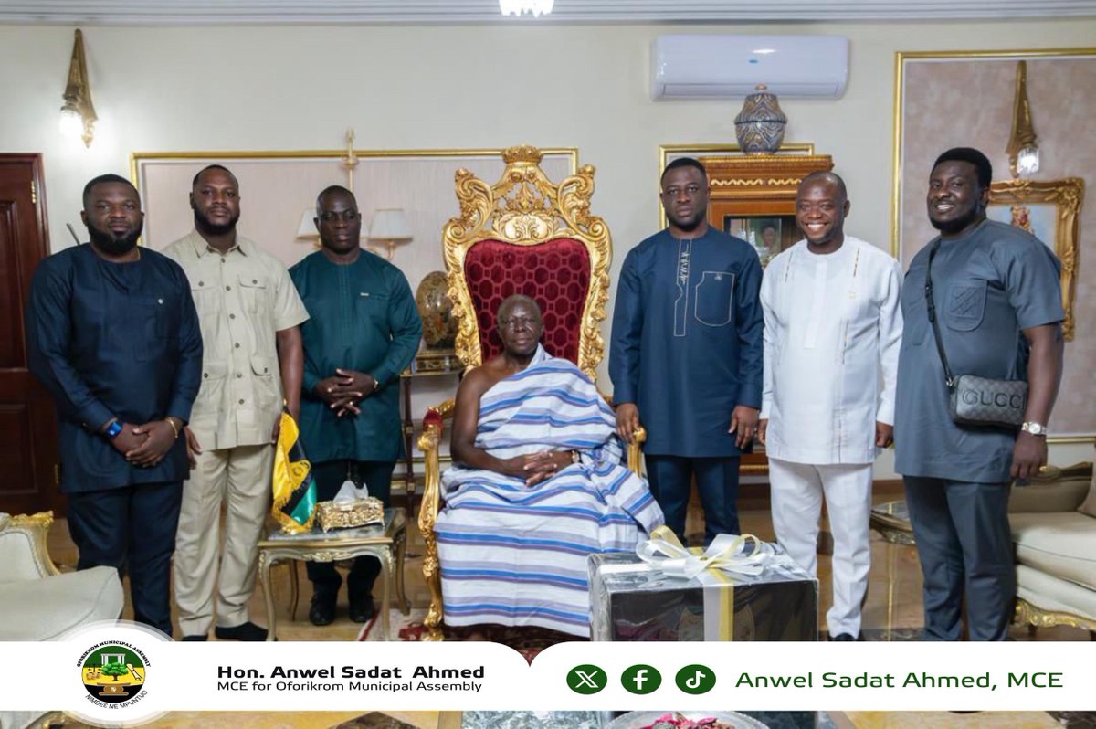 _adjeibrefo's tweet image. Alongside Dr. Maxwell Boakye, the Council of State Member for the Western Region, the MCE for Oforikrom Municipal Assembly, Hon. Anwel Sadat Ahmed, had the privilege of paying a courtesy visit to the Asantehene, His Royal Majesty Otumfuo Osei Tutu II, at the Manhyia Palace.