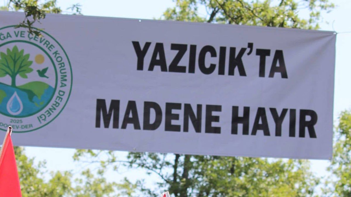 Doğaya ve bu toprakların halkına topyekun saldırının aracı olan torba yasa dün Meclis'ten geçti.  

Ama tüm yurtta eylemler devam ediyor. Oturma eylemleri sürüyor: Eskişehir, Artvin, Tokat Yazıcık, İstanbul...

Sözümüz ortak:  #ToprağımızıVermiyoruz ✊ 

Mücadeleye devam✌🏿
