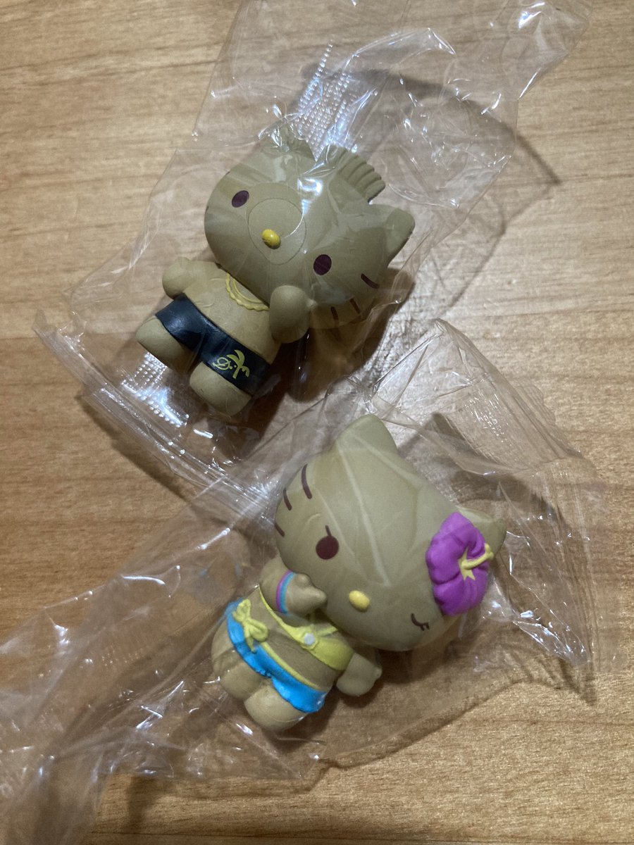 smapluvaxa's tweet image. 日焼けのガチャ見つけたので3回。
キティとダニエル引けた!!!
あと1つはクロミちゃんでした😂
あと時計のやつ〜
やっぱりクロミちゃん。こういうの大体クロミちゃん引く。クロミちゃん推しが身近にいたら良かったのにー!