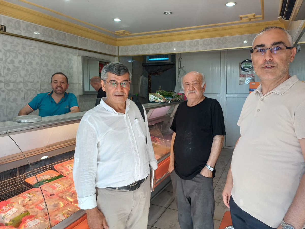 #HerMahallesiyle Ümraniye diyerek 35 Mahallemizin dört bir yanında çalınmadık kapı, sıkılmadık el, dokunmadık yürek bırakmayacağız.

İlçe Yönetim Kurulu Üyemiz Metin Şirin ve Mahalle Başkanımız Ali İhsan Çobanbeyli, esnaflarımızı ziyaret ederek, onların taleplerini ve önerilerini