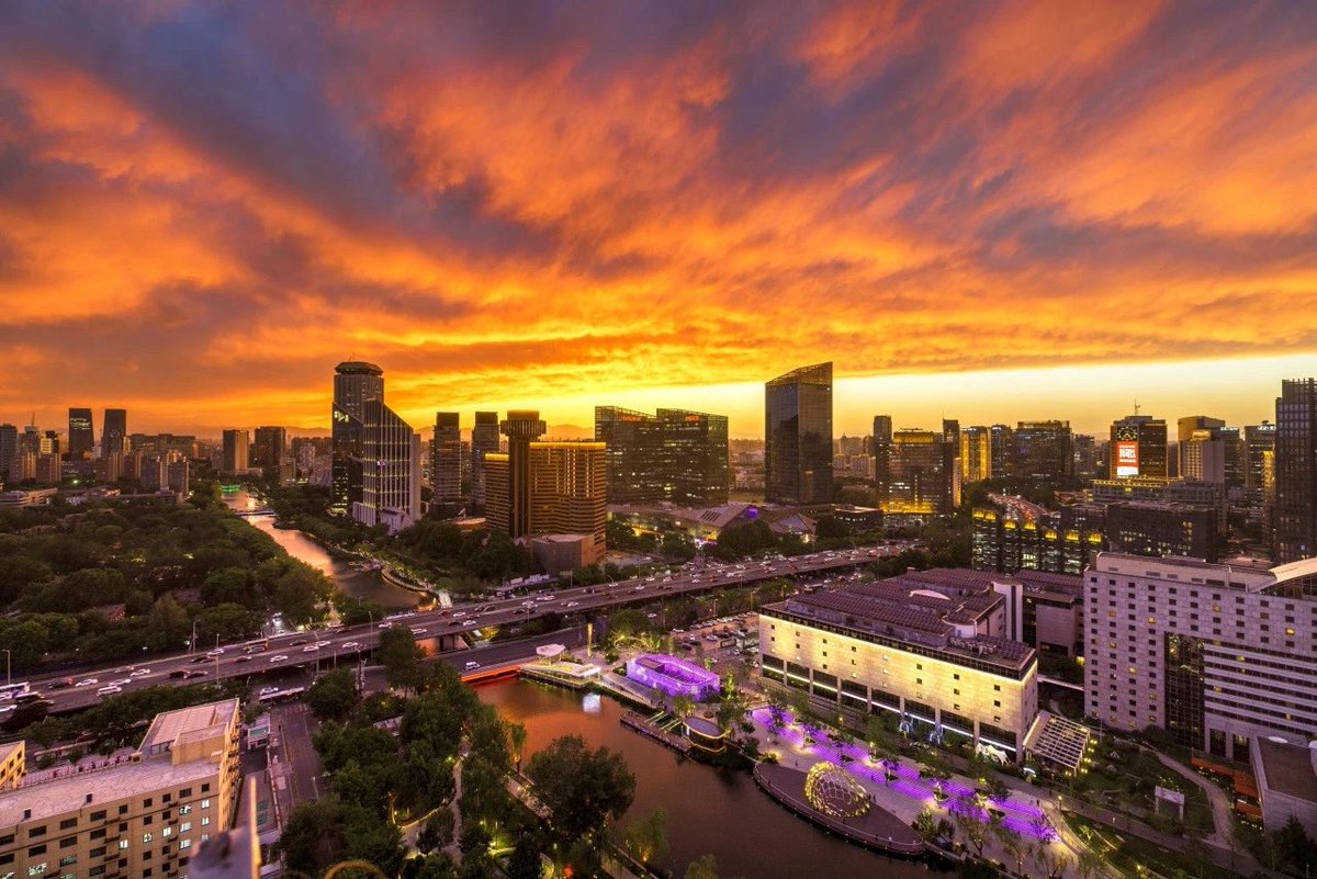 shen_shiwei's tweet image. Beijing today after the heavy rain.
Amazing views and sunset. 🌅 🌆