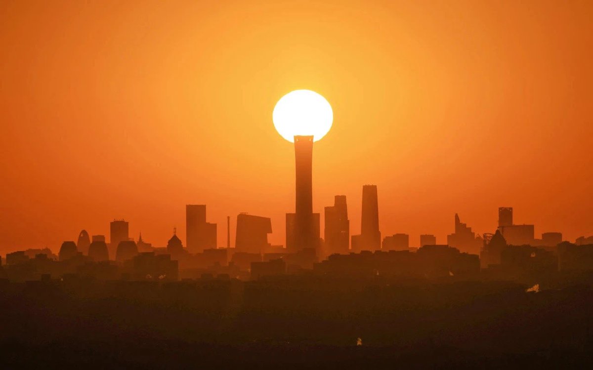 shen_shiwei's tweet image. Beijing today after the heavy rain.
Amazing views and sunset. 🌅 🌆