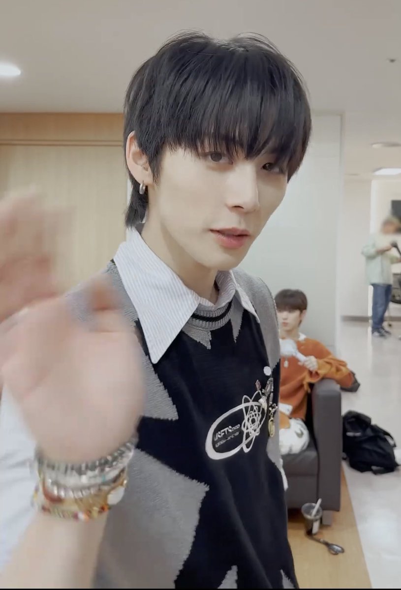 찰 tweet media
