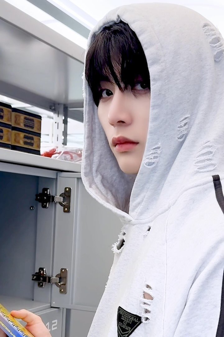 찰 tweet media