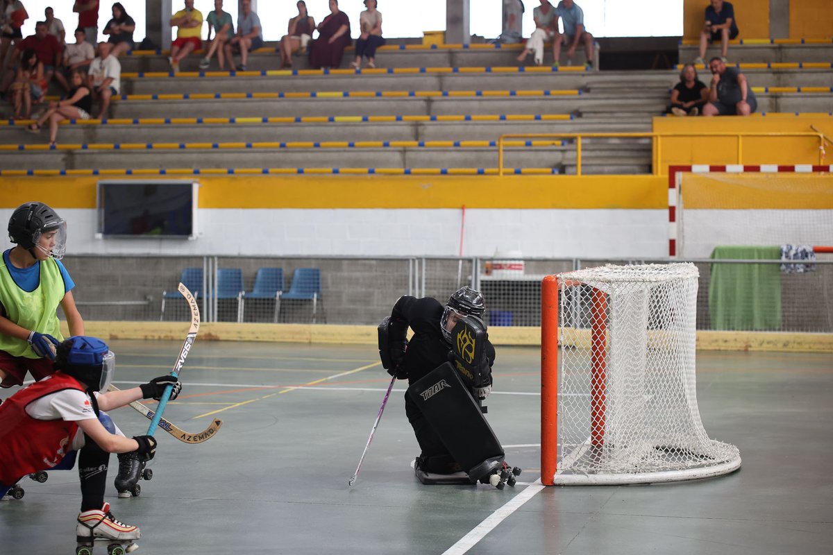 🏁 Gradohockey 2025 – Segundo turno: fin de partida.

Hoy jugamos los últimos partidos de despedida, acompañados por las familias, y después llegó lo más difícil: decir adiós.

Gracias a todos los que habéis formado parte de esta semana tan especial.