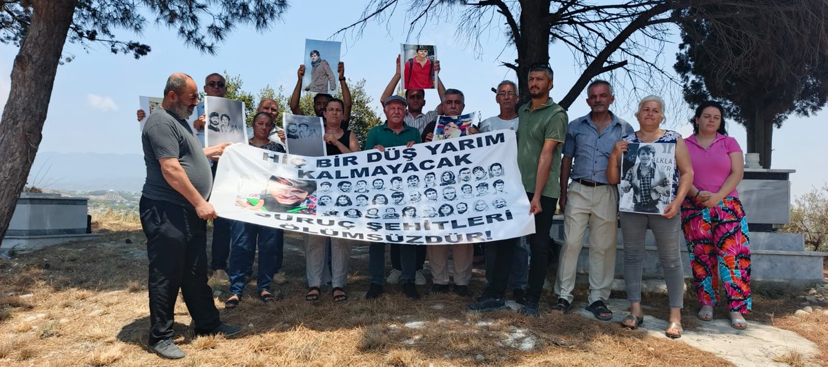 10 yıl önce Suruç'ta katledilen 33 düş yolcusunu ve mezarı başında Okan Pirinç'i andık. Hiç bir düş yarım kalmayacak.
#SurucKatliamı 
#suruç10yıl