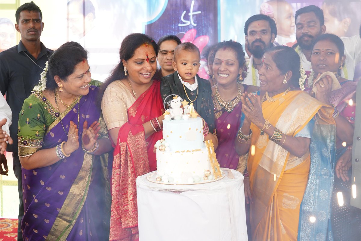 OfficeOfKavitha's tweet image. మల్లంపేట్ లో జరిగిన తెలంగాణ జాగృతి నాయకురాలు మనోజా గౌడ్ గారి కుమారుని జన్మదిన వేడుకలకు హాజరైన ఎమ్మెల్సీ @RaoKavitha