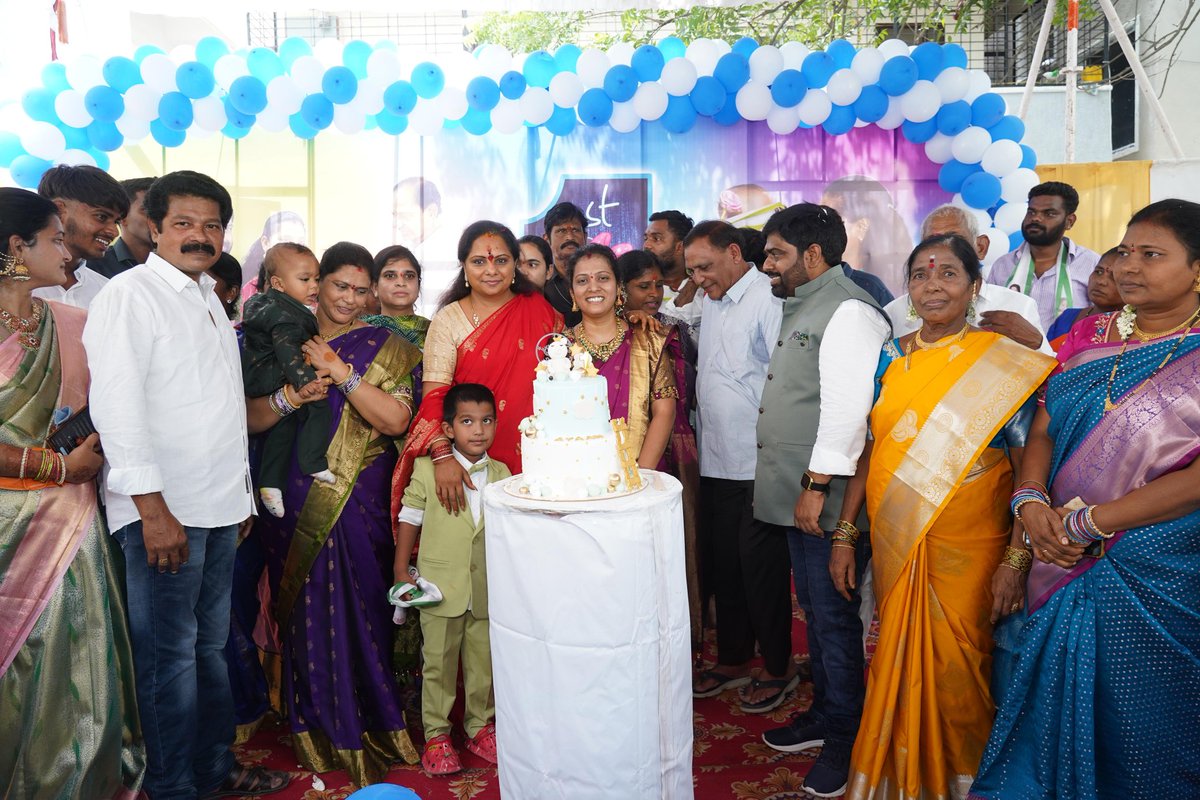 OfficeOfKavitha's tweet image. మల్లంపేట్ లో జరిగిన తెలంగాణ జాగృతి నాయకురాలు మనోజా గౌడ్ గారి కుమారుని జన్మదిన వేడుకలకు హాజరైన ఎమ్మెల్సీ @RaoKavitha