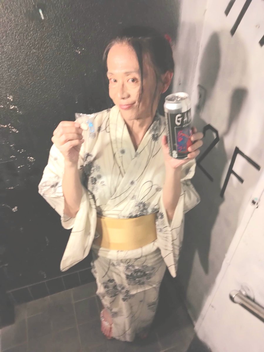 rhingoapple's tweet image. Yumi💕Yukata👘Blue Straight kitten keychain and Asagaya Gumso beer🍺