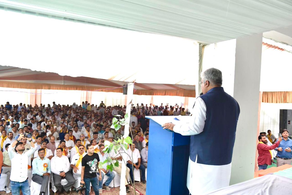 byadavbjp's tweet image. आज दिल्ली में अखिल भारतीय जन-जाति विकास संघ द्वारा निर्मित आदिवासी शैक्षणिक एवं सांस्कृतिक अनुसंधान संस्थान के ब्लॉक-A का लोकार्पण कार्यक्रम में राजस्थान सरकार में मंत्री श्री @DrKirodilalBJP जी के साथ सम्मिलित हुआ।
कांग्रेस से उलट, प्रधानमंत्री श्री @narendramodi के नेतृत्व में…